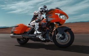 Harley-Davidson CVO Road Glide RR : le bagger sportif (...)