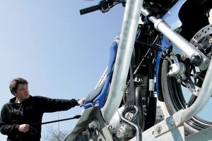 6 - Arrimer sa moto : stabilisez latéralement