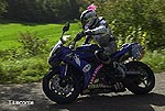 Moto Tour 2004 : Nuques sur Yam R1 bétonne
