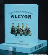 Beau livre : l'histoire de la marque de cycles et (...)
