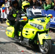 Nouveau métier : la moto des urgences attend le feu vert (...)