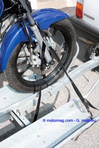 5- Arrimer sa moto : comprimer la fourche