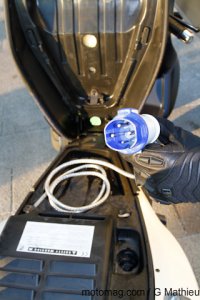 Piaggio MP3 300 LT Hybride : recharge