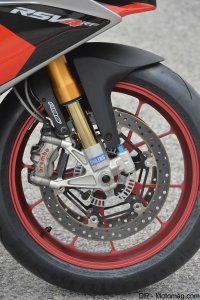 Aprilia Tuono RSV4 1000 : suspensions réglables