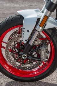 Ducati Monster 797 : double disque de frein à l’avant