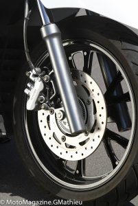 Kymco People 300 : du mordant, mais pas d’ABS