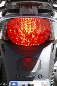 Kymco people 300 : sécurité