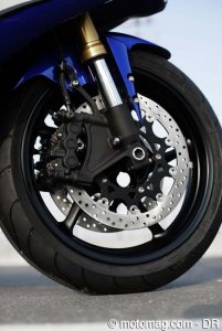 Yamaha 1000 YZF R1 : gros freins