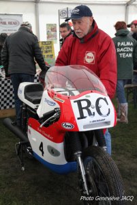 1er Balnéo Café Racer : Ron Chandler en Triumph