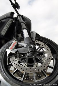 Essai Ducati 1200 Diavel : gros freins
