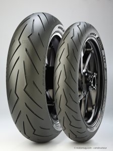 Pirelli Diablo Rosso 3 : rainures en forme d’éclair