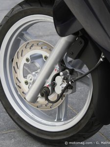 SYM Citycom 300 i : freinage efficace