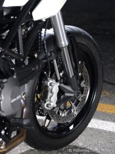 Essai Ducati 796 Hypermotard : freinage puissant