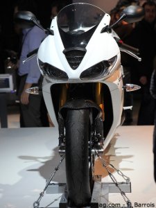 Milan, Triumph Daytona 675 R : ligne quasi-parfaite