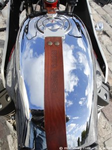 Moto Guzzi V7 Racer « Record » : réservoir