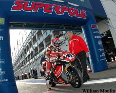 Superbike de Magny-Cours : Haga en pole position