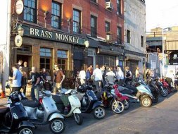 Stationner à New York : Piaggio/Vespa au secours des usagers Stationner à New York : Piaggio/Vespa au secours des (...)