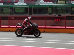 Ducati : de nouvelles photos de l'hypersportive de (...)