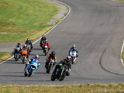 Motos anciennes : journées du Cercle T à Pau-Arnos