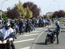 Manif 10 septembre Chartres : 670 motards place des Épars Manif 10 septembre Chartres : 670 motards place des (...)