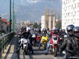 Manif moto 24 mars Grenoble : 1000 motards manifestent dans l'Isère Manif moto 24 mars Grenoble : 1000 motards manifestent (...)