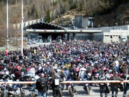 Hommage : 6000 motards pour Spadino