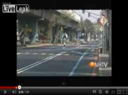 Vidéo : spectaculaire chute d'un policier à moto sur (...)