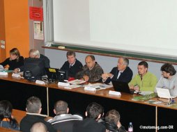 Table ronde sécurité moto au Mans : les infrastructures en question (...) Table ronde sécurité moto au Mans : les infrastructures (...)
