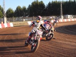 Vidéo : Marc Márquez en dirt track… plus fort que Rossi (...)