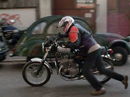 Les trucs pour démarrer sa moto en urgence