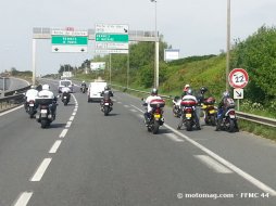 Manifestation à Nantes : 800 motards à l'assaut des panneaux (...) Manifestation à Nantes : 800 motards à l'assaut des (...)
