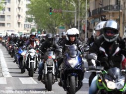 Manifestation FFMC 83 : 800 motards à la plage à Toulon Manifestation FFMC 83 : 800 motards à la plage à (...)