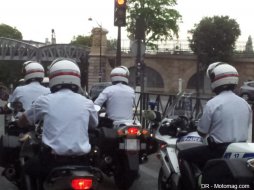 Canicule : des motards de la police circulent en (...)