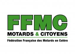 Obligation du port des gants à moto : la FFMC réagit (...)