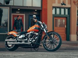 La Harley-Davidson Breakout fait son retour pour 2023 (...)
