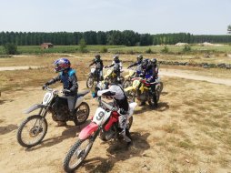 Colonie de vacances moto 8/16 ans