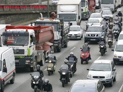Remontée des motos entre les files : sous condition, peut-être (...) Remontée des motos entre les files : sous condition, (...)