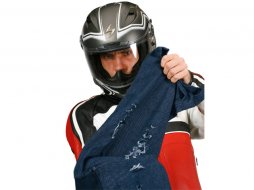 Consomotard : 7 jeans renforcés au crash-test, la vidéo ! Consomotard : 7 jeans renforcés au crash-test, la vidéo (...)