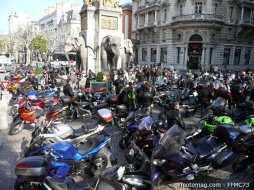 Manif à Chambéry (73 et 74) : 200 motards sur la place des Éléphants Manif à Chambéry (73 et 74) : 200 motards sur la place (...)