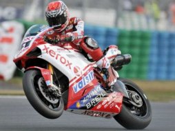 WSBK Magny-Cours : Haga (Ducati) échappe à Spies (Yam) WSBK Magny-Cours : Haga (Ducati) échappe à Spies (...)