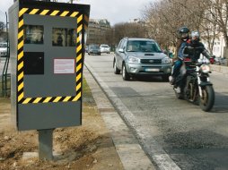 Moto flashée par l'arrière : le point sur les (...)