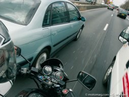 Assurance moto : remontée de file... et de bretelles