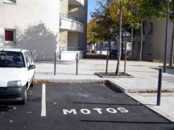 Parkings moto : deux communes (49 et 74) pensent aux motards Parkings moto : deux communes (49 et 74) pensent aux (...)