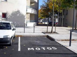 Parkings moto : deux communes (49 et 74) pensent aux (...)