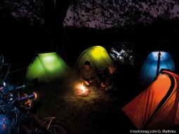 Camping et moto : emporter petit pour de grands (...)