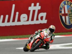 WSBK Monza : doublé gagnant pour Biaggi et historique pour Aprilia WSBK Monza : doublé gagnant pour Biaggi et historique (...)