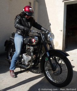 3e British Bikes Days (41) : Else et sa BSA A10