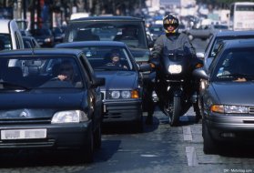 Interdiction des motos et scooters : Paris enfonce le (...)