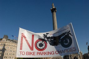 Stationnement moto à Londres : les motards manifestent ! (...)