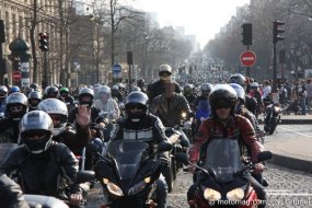 Manif moto : 15.000 Motards en colère font transpirer (...)